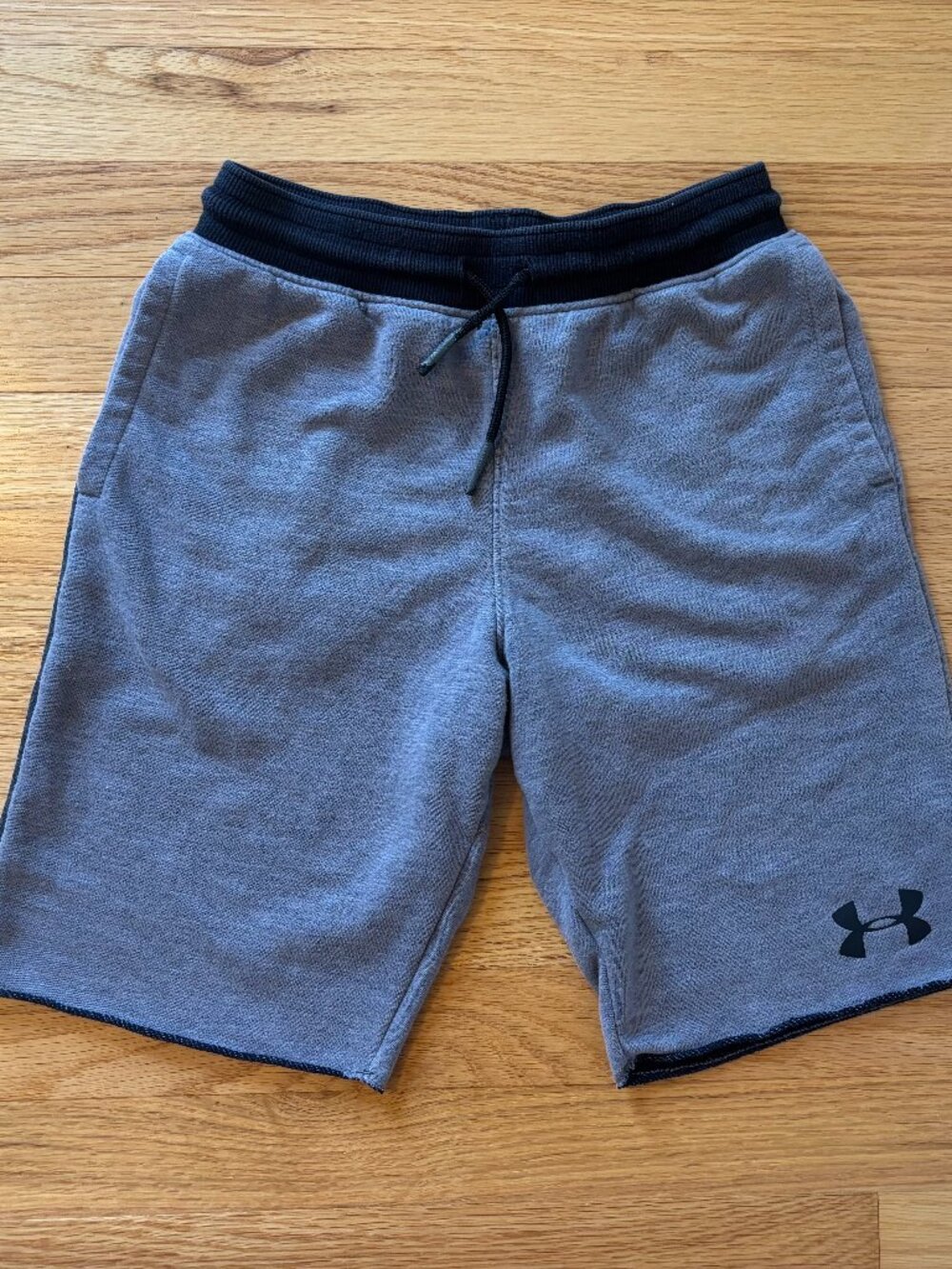 UNDER ARMOUR Gray ColdGear Raw Edge Loose Shorts Youth Small - Picture 2 of 6